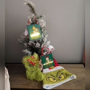 5 Pc. Christmas Decor Set